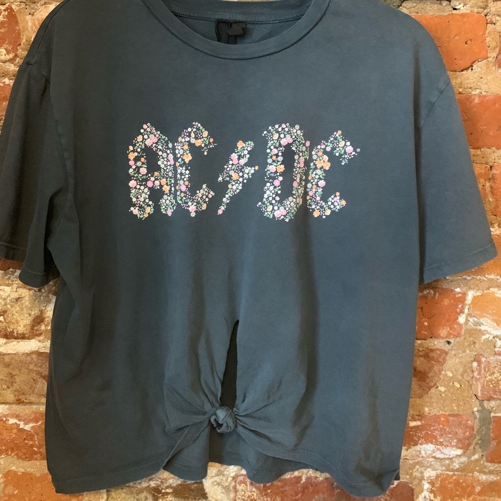 AC/DC floral graphic crop tee! Size small.